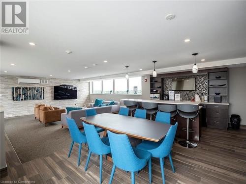 5220 Lakeshore Road Unit# 404, Burlington, ON - Indoor Photo Showing Dining Room