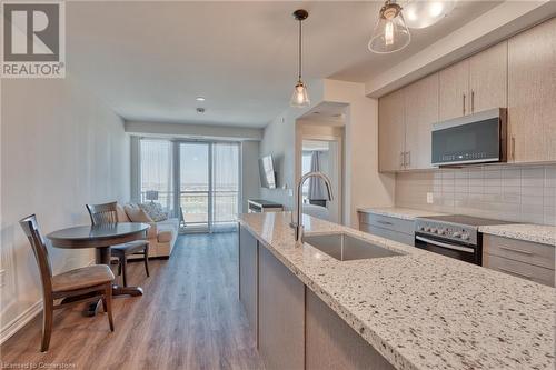 2750 King Street E Unit# 605, Hamilton, ON - Indoor Photo Showing Kitchen With Upgraded Kitchen