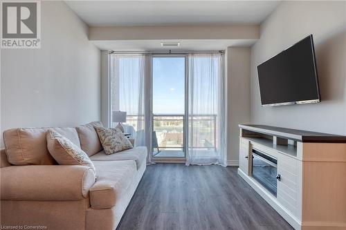 2750 King Street E Unit# 605, Hamilton, ON - Indoor Photo Showing Living Room