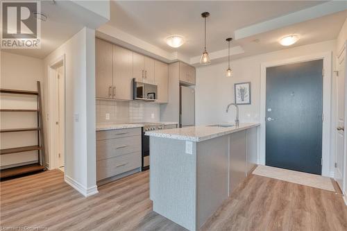 2750 King Street E Unit# 605, Hamilton, ON - Indoor Photo Showing Kitchen With Upgraded Kitchen