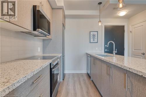 2750 King Street E Unit# 605, Hamilton, ON - Indoor Photo Showing Kitchen With Upgraded Kitchen