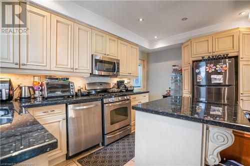 196 Avondale Street, Hamilton, ON - Indoor Photo Showing Kitchen