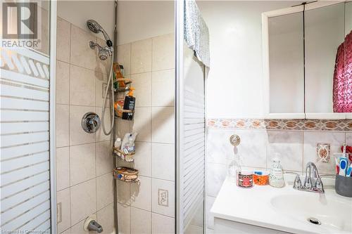 196 Avondale Street, Hamilton, ON - Indoor Photo Showing Bathroom