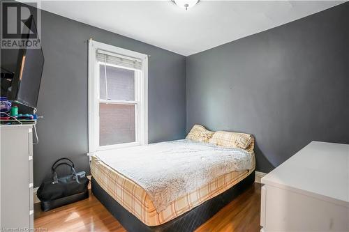 196 Avondale Street, Hamilton, ON - Indoor Photo Showing Bedroom