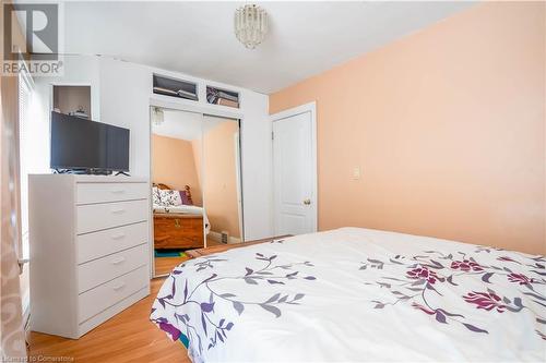 196 Avondale Street, Hamilton, ON - Indoor Photo Showing Bedroom