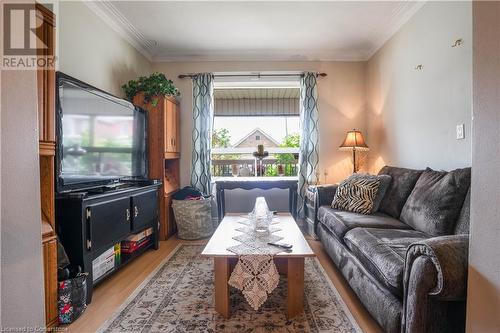 196 Avondale Street, Hamilton, ON - Indoor Photo Showing Living Room