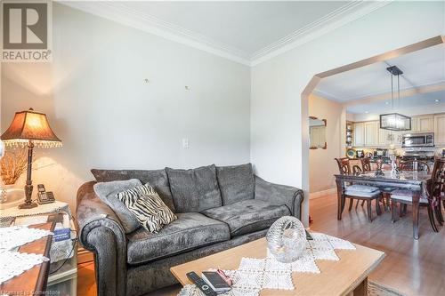 196 Avondale Street, Hamilton, ON - Indoor Photo Showing Living Room