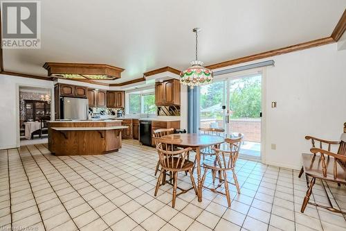 394 Scenic Drive, Hamilton, ON - Indoor Photo Showing Dining Room