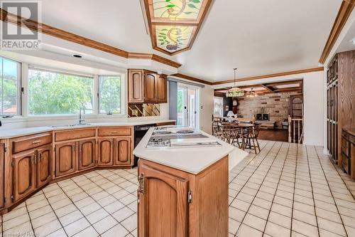 394 Scenic Drive, Hamilton, ON - Indoor Photo Showing Kitchen