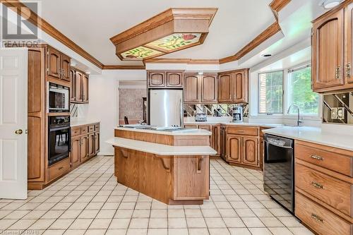 394 Scenic Drive, Hamilton, ON - Indoor Photo Showing Kitchen