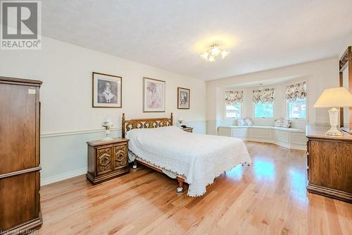 394 Scenic Drive, Hamilton, ON - Indoor Photo Showing Bedroom