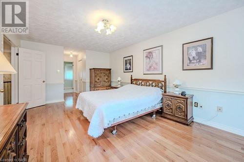 394 Scenic Drive, Hamilton, ON - Indoor Photo Showing Bedroom