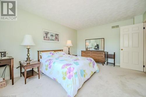 394 Scenic Drive, Hamilton, ON - Indoor Photo Showing Bedroom