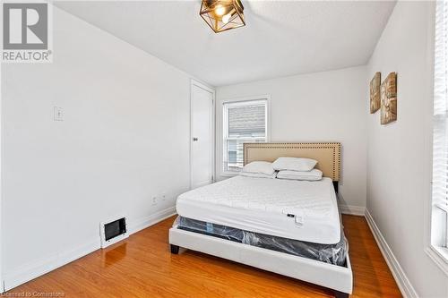 5317 Third Avenue, Niagara Falls, ON - Indoor Photo Showing Bedroom