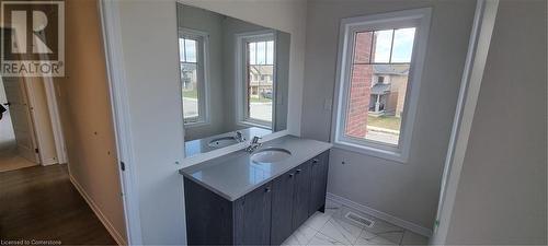 267 Bedrock Drive, Stoney Creek, ON - Indoor Photo Showing Bathroom