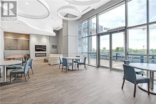 2093 Fairview Street Unit# 408, Burlington, ON - Indoor Photo Showing Dining Room