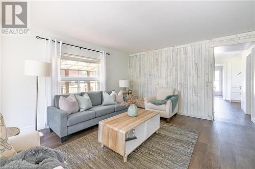 11624 Belleview Beach Road, Wainfleet, ON - Indoor Photo Showing Living Room