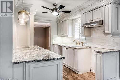 13 Appalachian Trail, Glanbrook, ON - Indoor Photo Showing Kitchen With Upgraded Kitchen