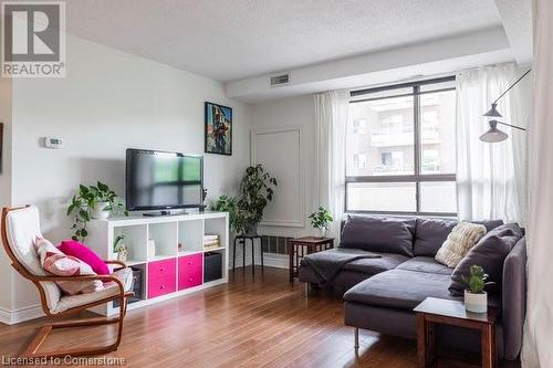 432 Main Street E Unit# 401, Hamilton, ON - Indoor Photo Showing Living Room