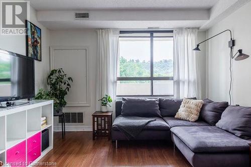 432 Main Street E Unit# 401, Hamilton, ON - Indoor Photo Showing Living Room