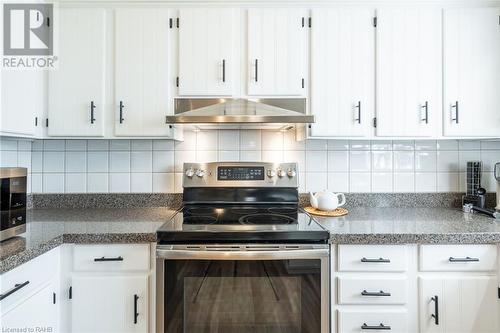 154 Hendrie Avenue, Burlington, ON - Indoor Photo Showing Kitchen With Upgraded Kitchen