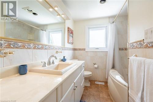 154 Hendrie Avenue, Burlington, ON - Indoor Photo Showing Bathroom