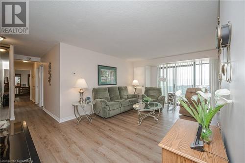 301 Frances Avenue S Unit# 1104, Hamilton, ON - Indoor Photo Showing Living Room