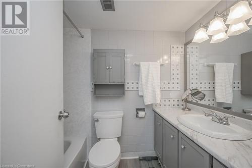 301 Frances Avenue S Unit# 1104, Hamilton, ON - Indoor Photo Showing Bathroom