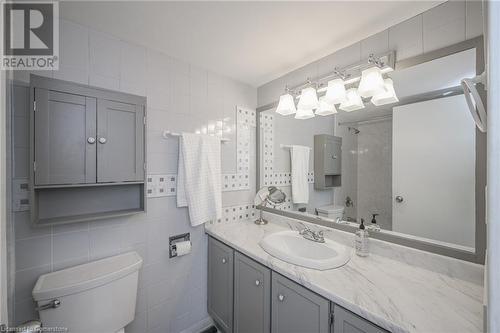 301 Frances Avenue S Unit# 1104, Hamilton, ON - Indoor Photo Showing Bathroom