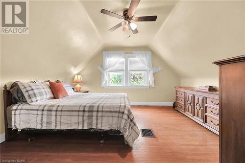 40 Barons Avenue S, Hamilton, ON - Indoor Photo Showing Bedroom