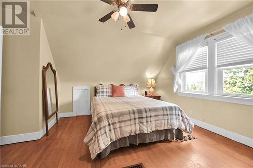 40 Barons Avenue S, Hamilton, ON - Indoor Photo Showing Bedroom