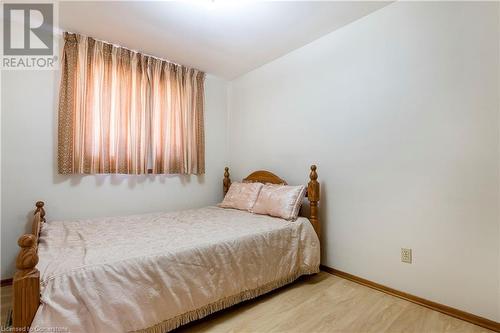 940 Stone Church Road E, Hamilton, ON - Indoor Photo Showing Bedroom