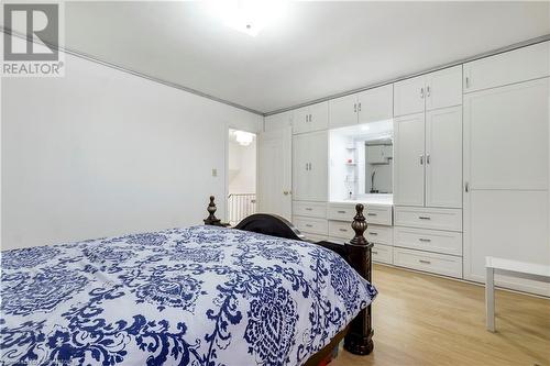 940 Stone Church Road E, Hamilton, ON - Indoor Photo Showing Bedroom