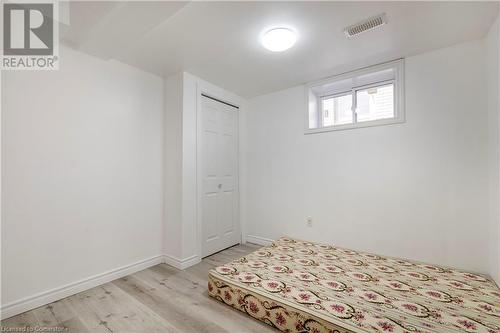 940 Stone Church Road E, Hamilton, ON - Indoor Photo Showing Bedroom