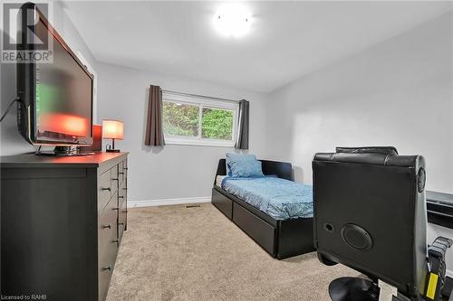 23 Cherrywood Drive, Stoney Creek, ON - Indoor Photo Showing Bedroom