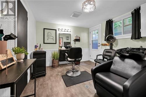 23 Cherrywood Drive, Stoney Creek, ON - Indoor Photo Showing Living Room