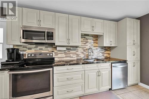 23 Cherrywood Drive, Stoney Creek, ON - Indoor Photo Showing Kitchen