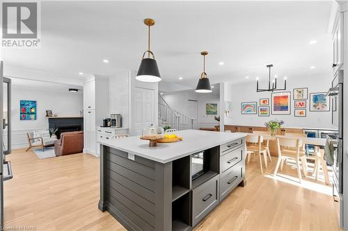 379 Devonshire Terrace, Hamilton, ON - Indoor Photo Showing Kitchen With Upgraded Kitchen