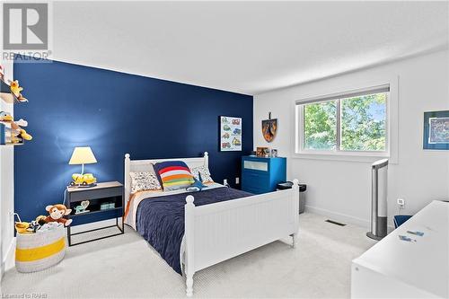 379 Devonshire Terrace, Hamilton, ON - Indoor Photo Showing Bedroom