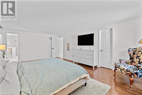 379 Devonshire Terrace, Hamilton, ON - Indoor Photo Showing Bedroom