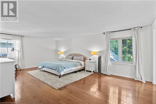 379 Devonshire Terrace, Hamilton, ON - Indoor Photo Showing Bedroom