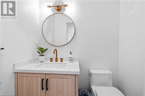 379 Devonshire Terrace, Hamilton, ON - Indoor Photo Showing Bathroom