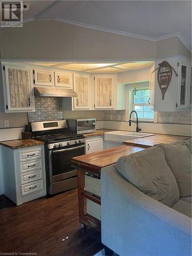 9 Pepper Road, Freelton, ON - Indoor Photo Showing Kitchen