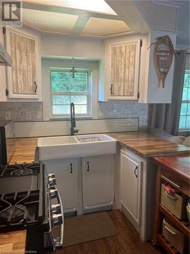 9 Pepper Road, Freelton, ON - Indoor Photo Showing Kitchen With Double Sink