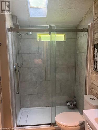 9 Pepper Road, Freelton, ON - Indoor Photo Showing Bathroom