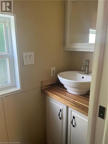 9 Pepper Road, Freelton, ON - Indoor Photo Showing Bathroom