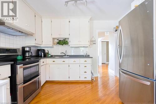 229 East 28Th Street, Hamilton, ON - Indoor Photo Showing Kitchen