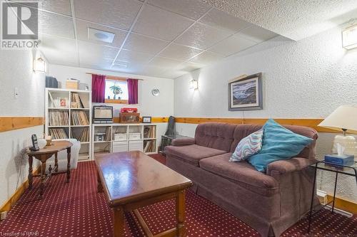 229 East 28Th Street, Hamilton, ON - Indoor Photo Showing Living Room