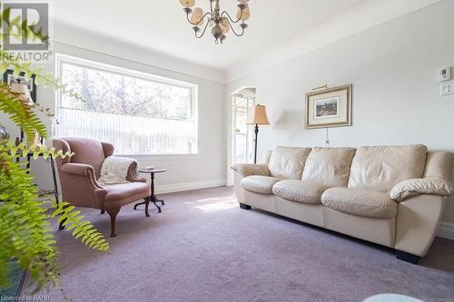 229 East 28Th Street, Hamilton, ON - Indoor Photo Showing Living Room