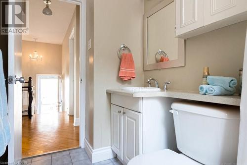 229 East 28Th Street, Hamilton, ON - Indoor Photo Showing Bathroom